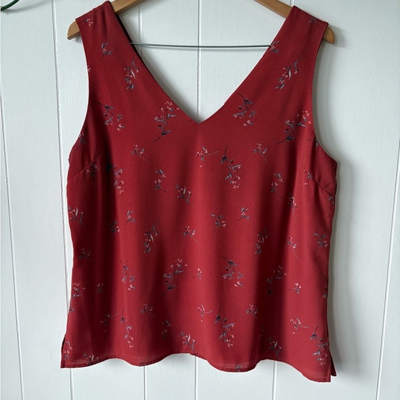 Reitman’s Sleeveless V-Neck Top Size Large - Picture 1 of 3